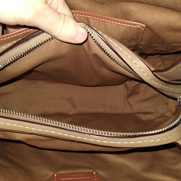 Sold* Signature Dalton Pebble Leather Shoulder Bag - Picture 14 of 16